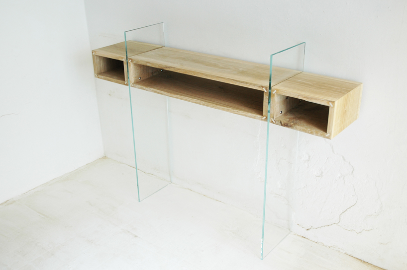 Floating oak Console