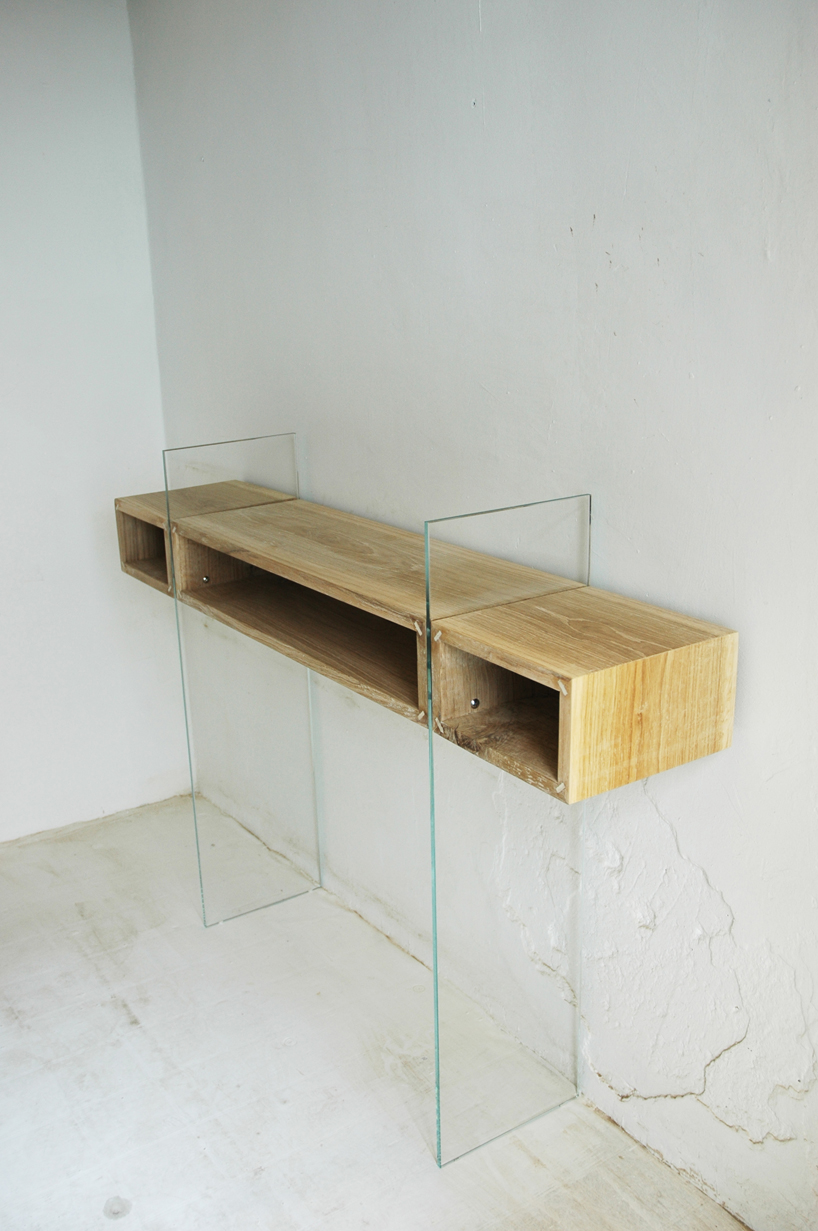 Floating oak Console